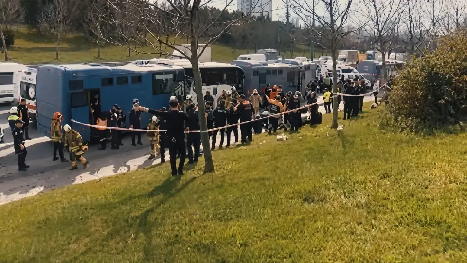 İstanbul Bağcılar'da 4 cezaevi sevk aracı kaza yaptı: 6 jandarma yaralandı! | SON DAKİKA HABERLERİ