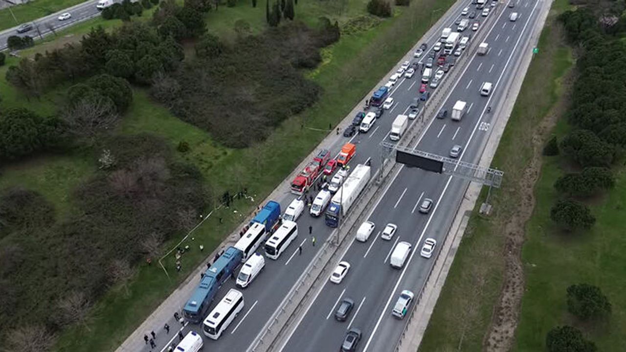 İstanbul’da 4 cezaevi nakil aracı kaza yaptı: 14 kişi yaralandı
