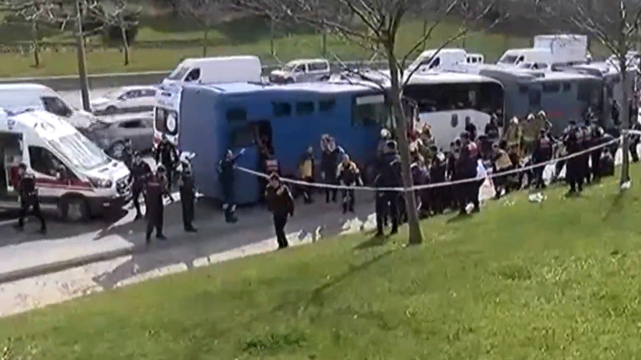 İstanbul'da 4 cezaevi sevk aracının karıştığı kazada 6 jandarma yaralandı