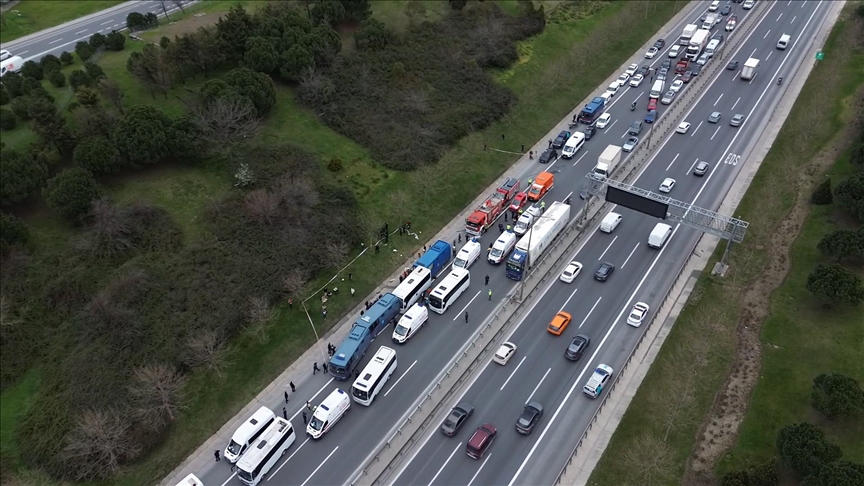 İstanbul’da cezaevi nakil araçları zincirleme kazaya karıştı: 15 yaralı