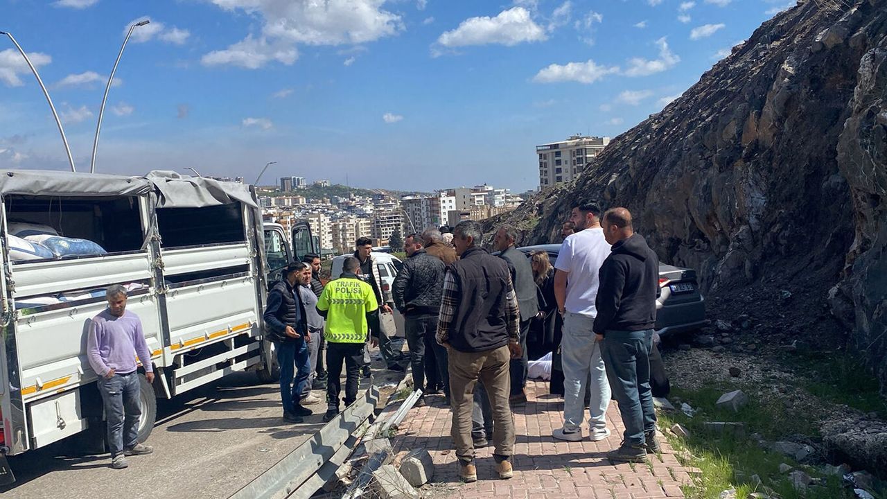 Şanlıurfa’da tek taraflı trafik kazası: 3 yaralı