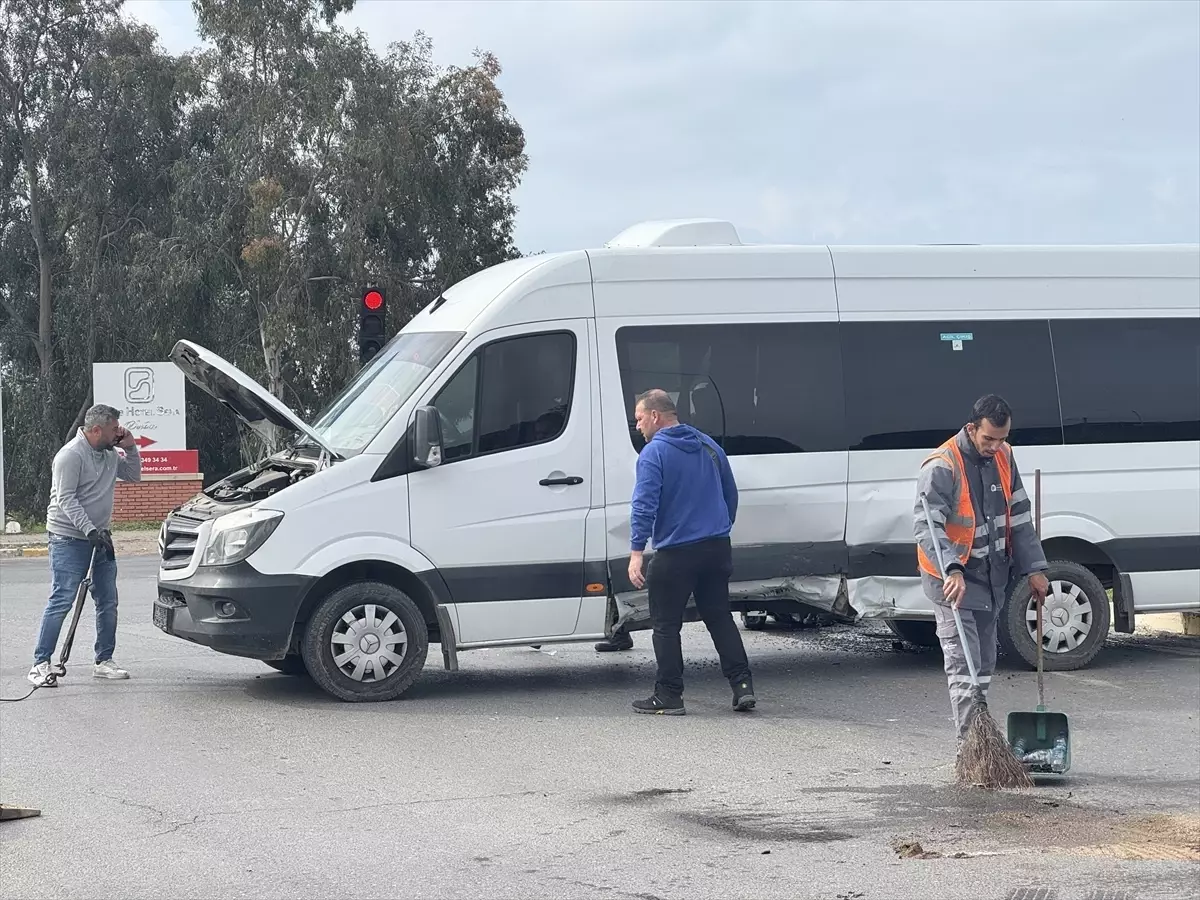 Antalya'da Zincirleme Trafik Kazası: 3 Yaralı
