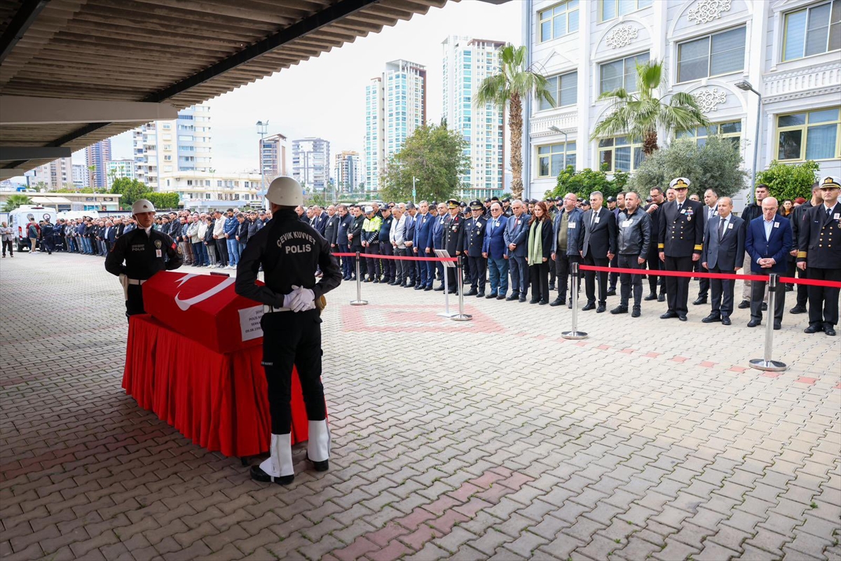 Mersin’de trafik kazasında şehit olan polis memuru için cenaze töreni düzenlendi
