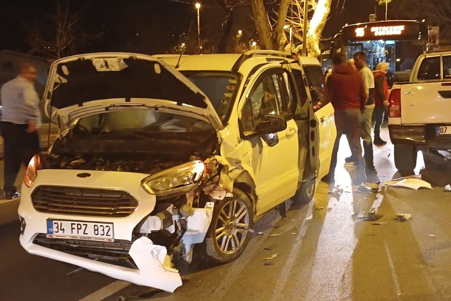 Ortaçeşme’de iki araç kafa kafaya çarpıştı