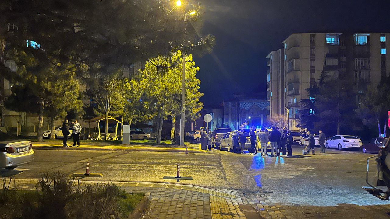 Kütahya’da Trafik Kazası: İki Araç Birbirine Girdi