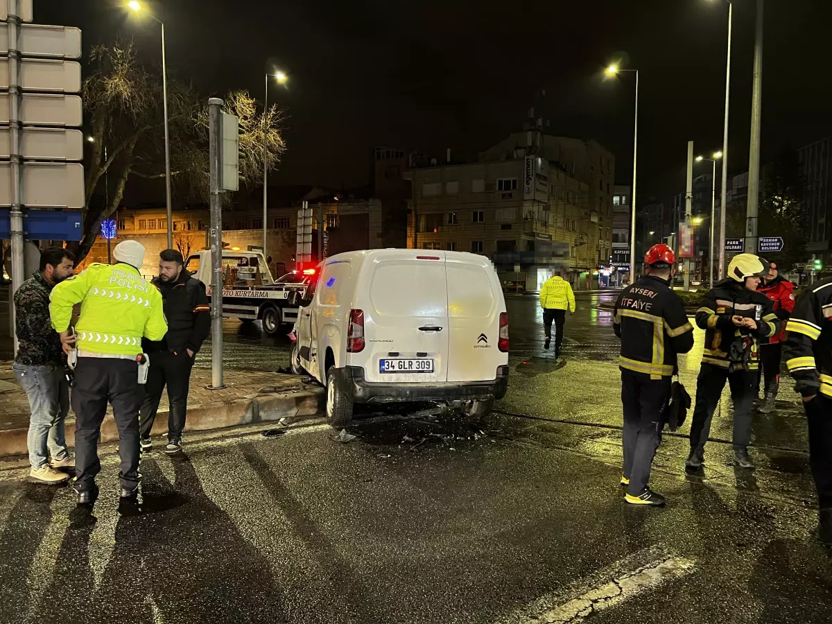 Kocasinan'da Trafik Kazası: İki Sürücü Yaralandı