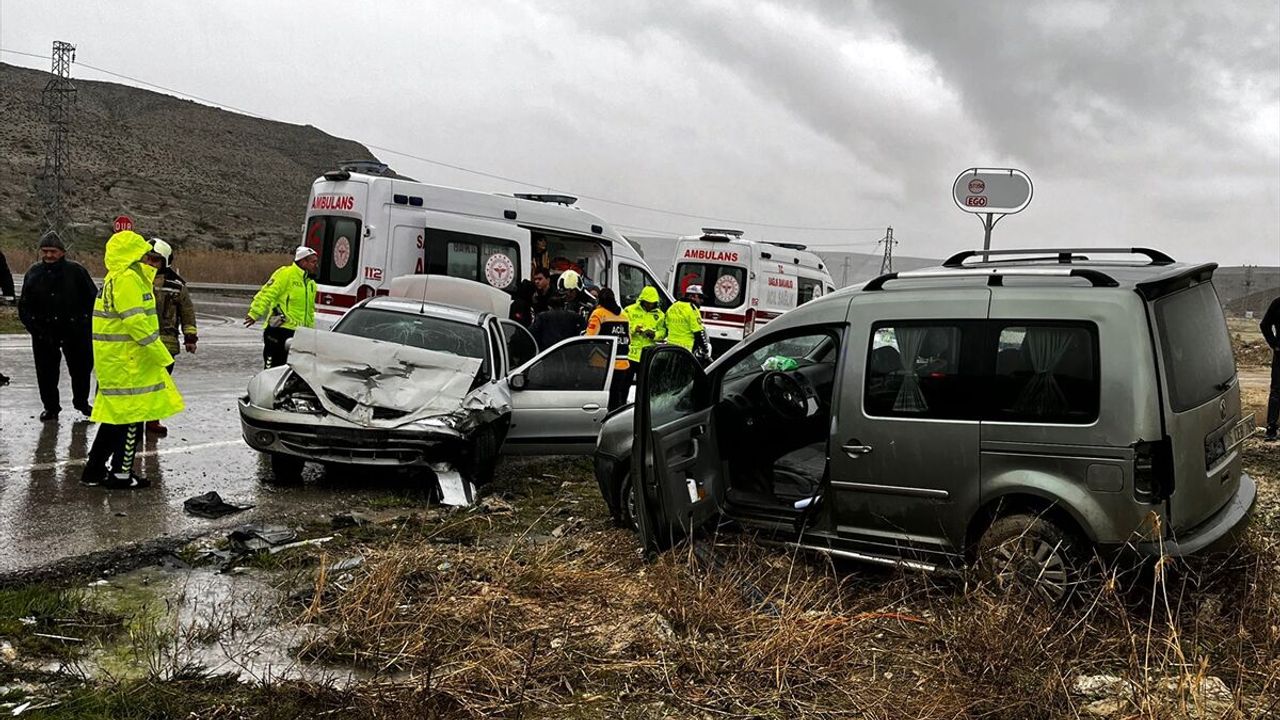 SON DAKİKA: Ankara'da feci trafik kazası, 1 ölü 4 yaralı