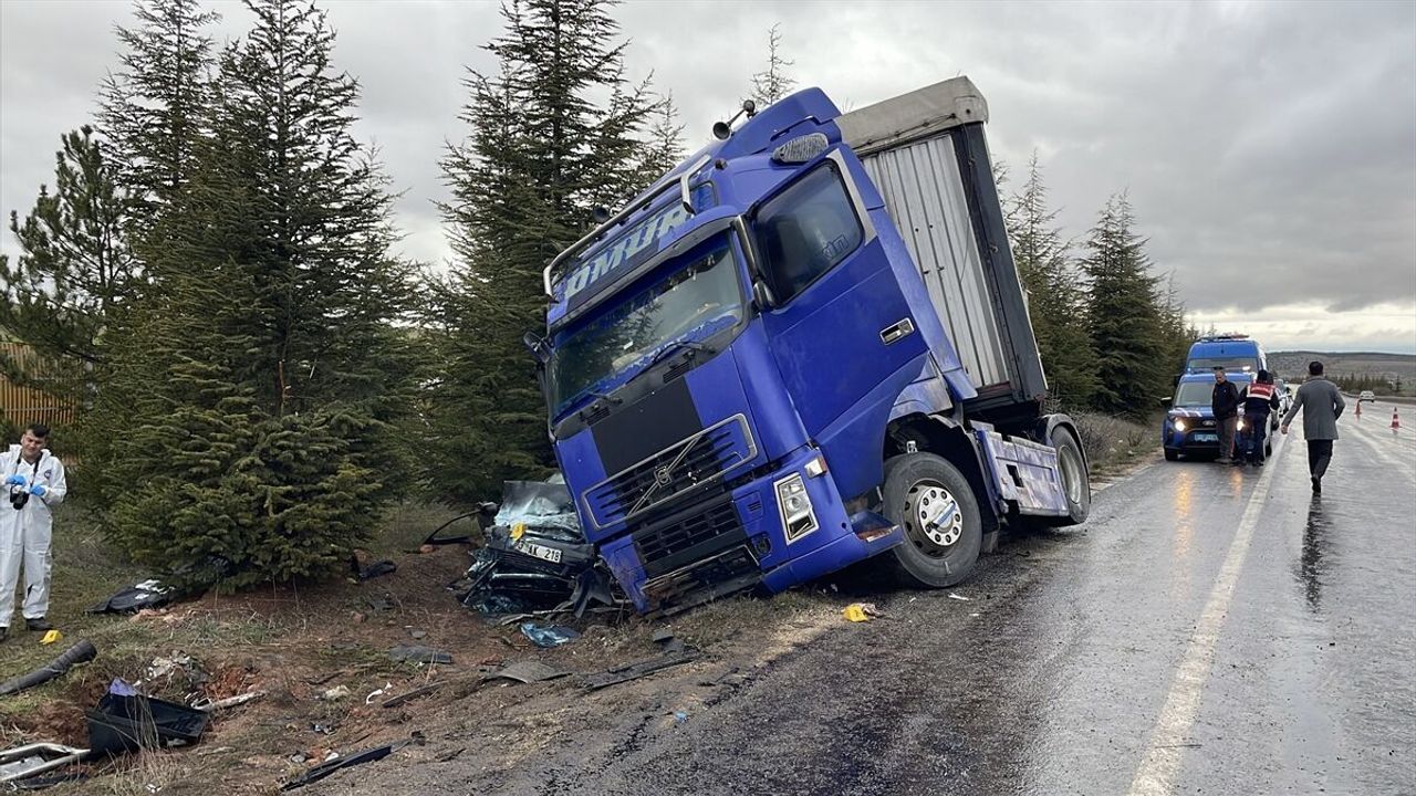 SON DAKİKA: Eskişehir'de feci trafik kazasında 1 ölü, 1'i ağır 2 yaralı