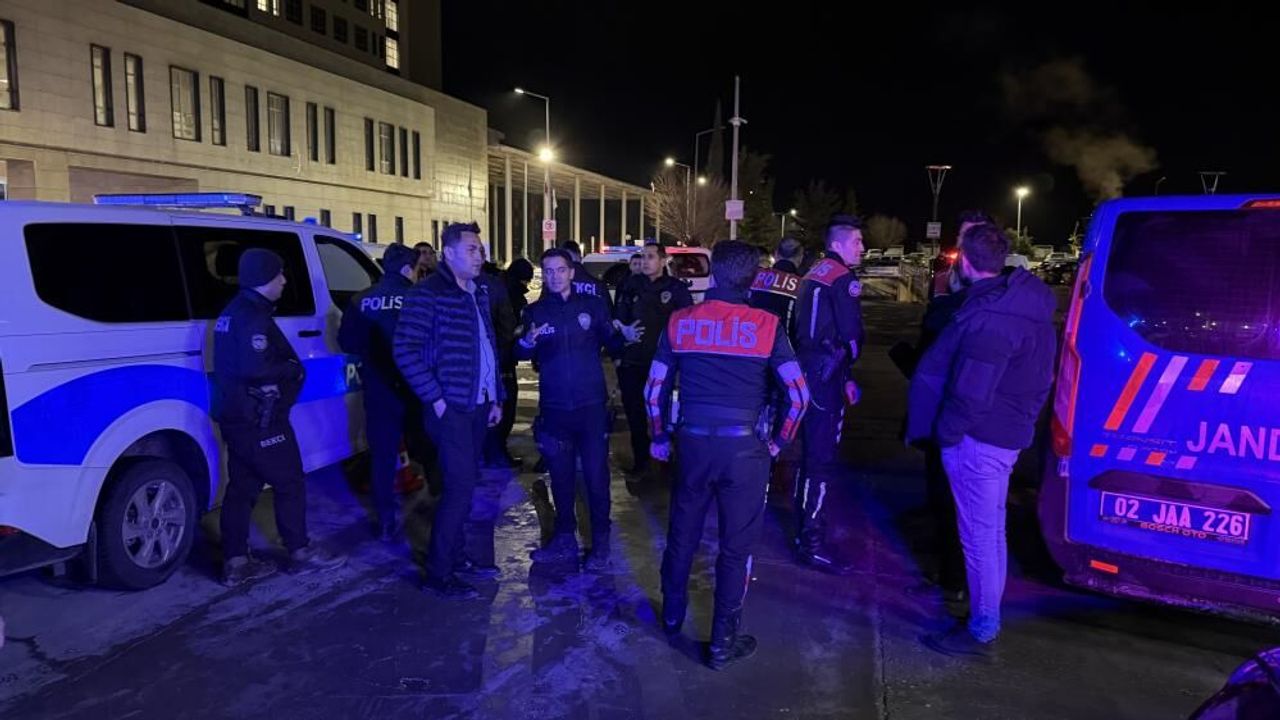 Trafik kazası sonrası yaralı yakınları arasında hastanede kavga