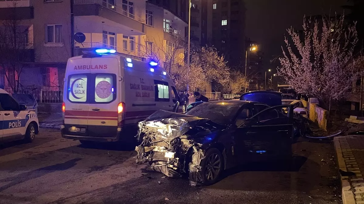 Kayseri'de Trafik Kazası: 5 Yaralı
