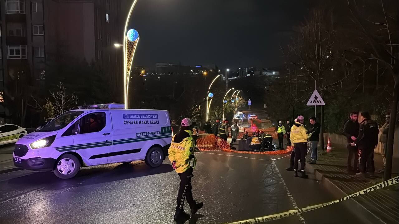 Kocaeli Gebze'de feci trafik kazası: Bariyerlere çarpan motosiklet sürücüsü öldü