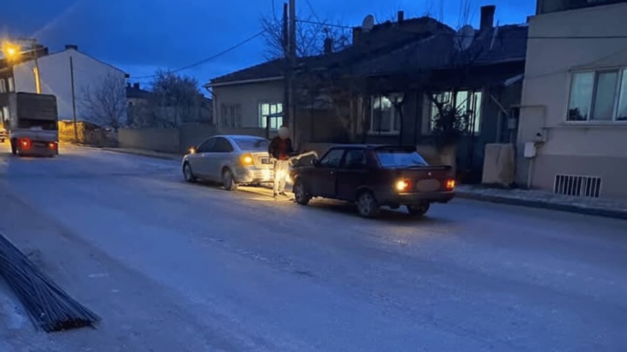 Vatandaş isyan etti: Eskişehir’de aynı noktada sürekli kaza oluyor