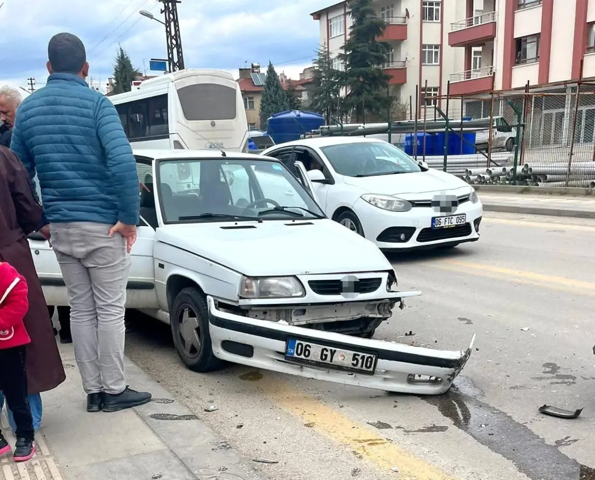 Beypazarı'nda Zincirleme Trafik Kazası: 3 Yaralı