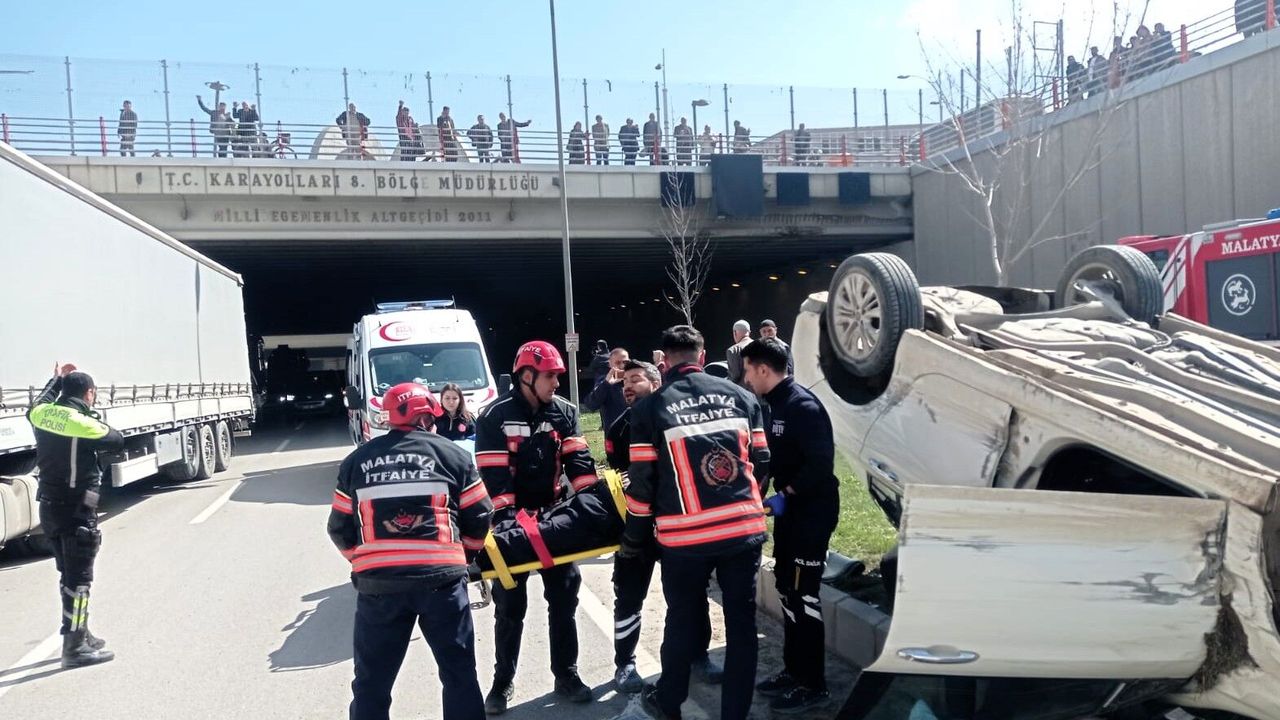 Malatya’da Korkutan Kaza: Otomobil Takla Atıp Refüje Çıktı!