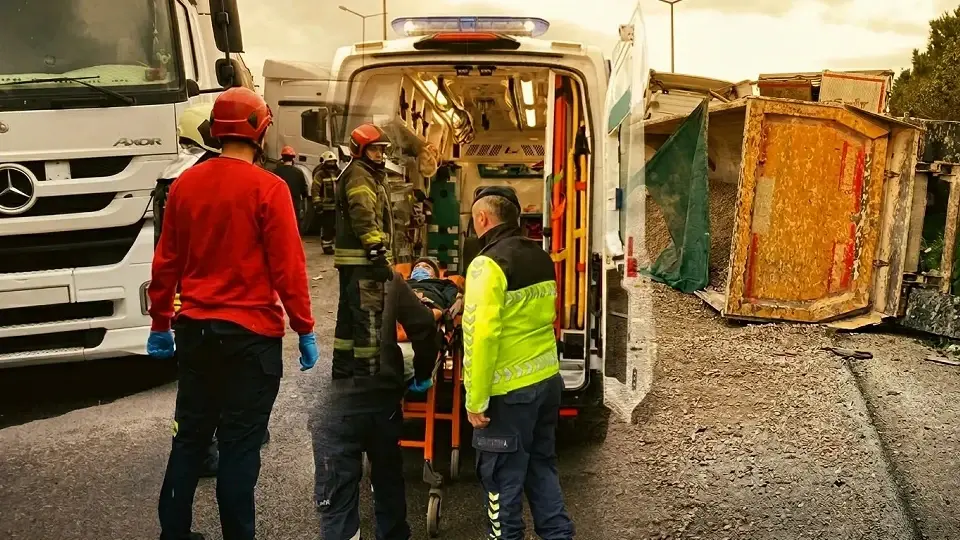 Kocaeli TEM Otoyolu'nda feci zincirleme kaza! İki kişi öldü... Ankara istikameti tamamen kapandı!