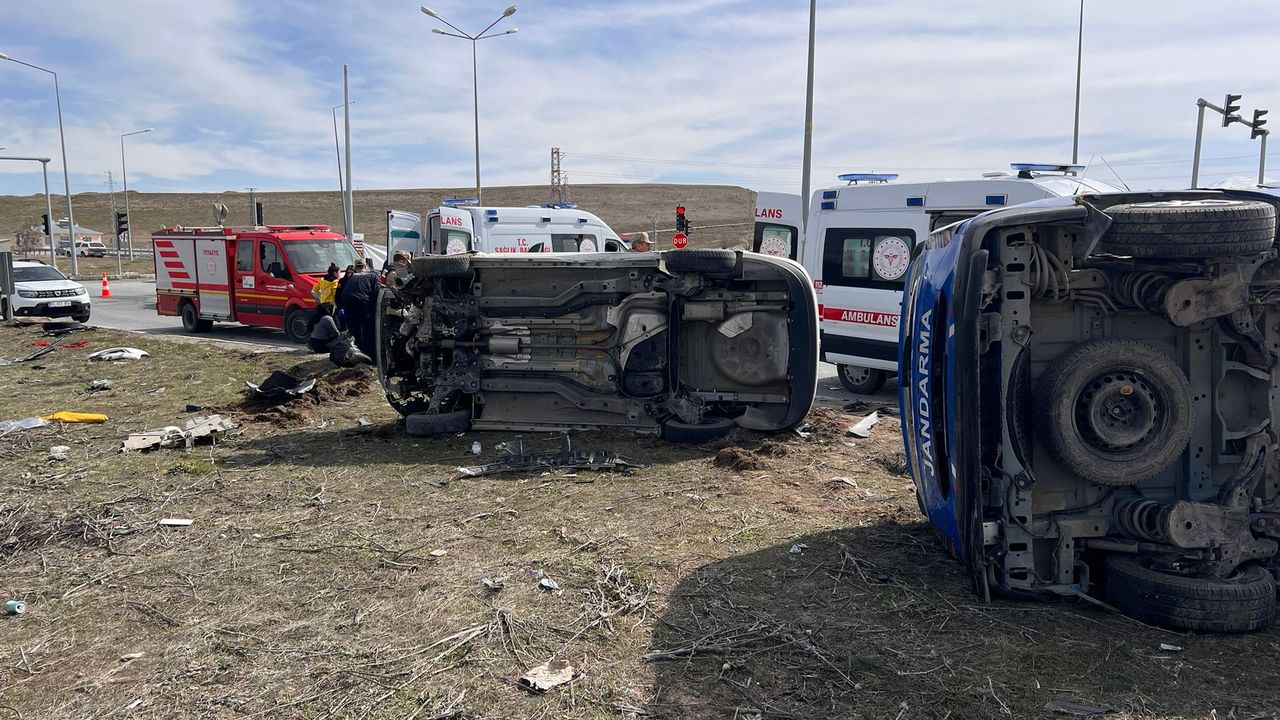 Van’da Zincirleme Trafik Kazası: 6 Yaralı