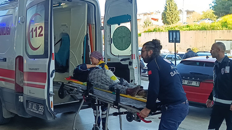 İşçileri taşıyan araç devrildi: 17 yaralı