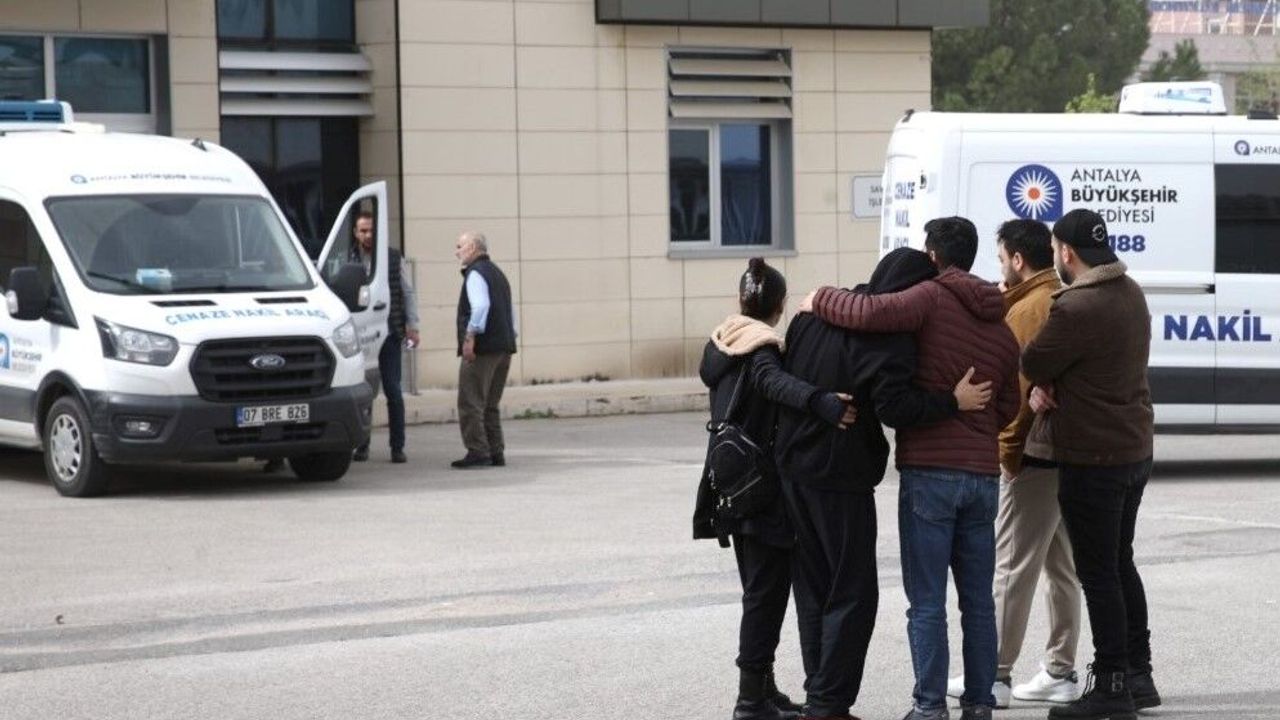 Trafik kazasında hayatını kaybeden küçük çocuğun cenazesi teslim alındı