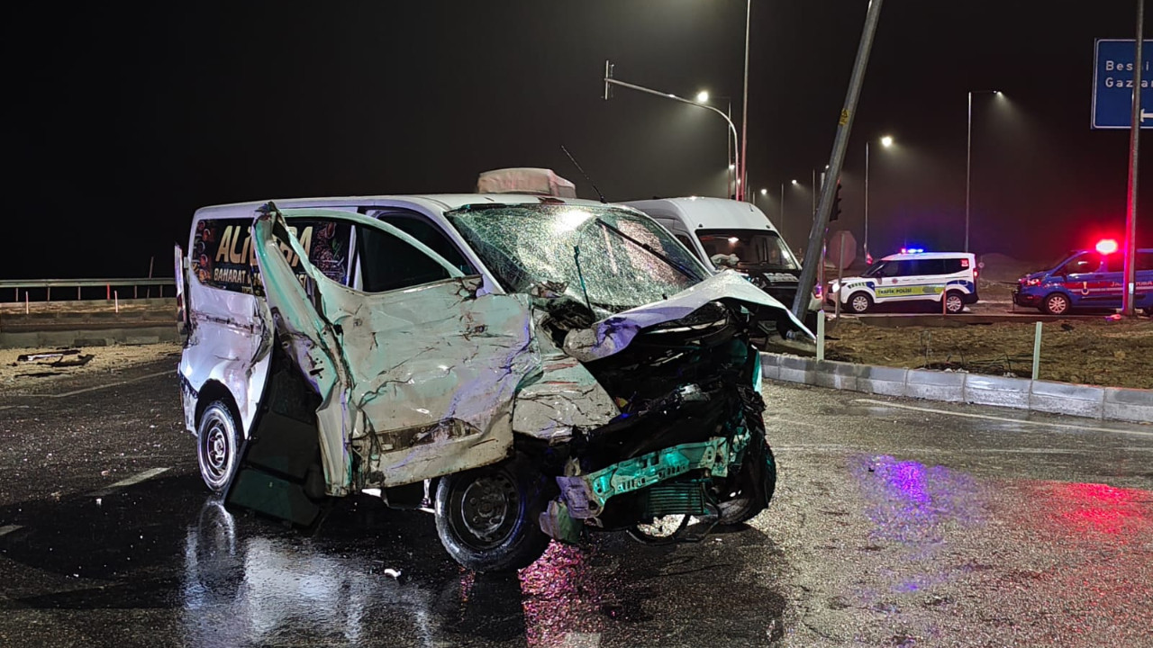 Zincirleme kazada can pazarı: 5 kişi yaralandı