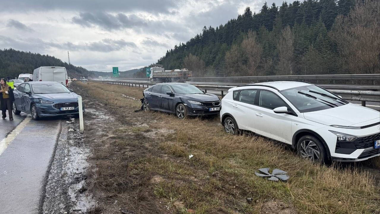 Bolu'da zincirleme trafik kazası: 9 araç birbirine girdi, 2'si çocuk 6 yaralı