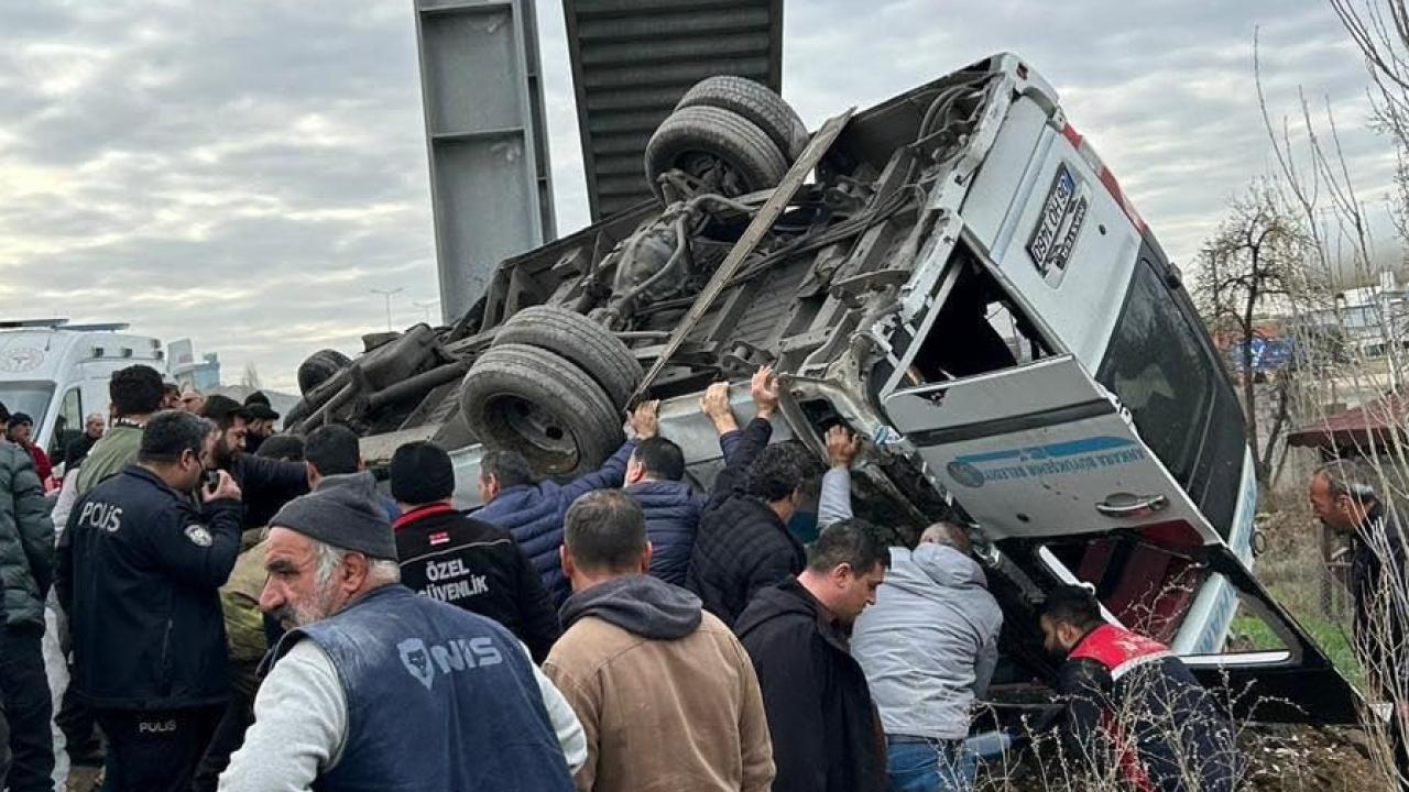 Kahramankazan'da yolcu otobüsü üst geçidin ayağına çarptı: 5 ölü, 14 yaralı