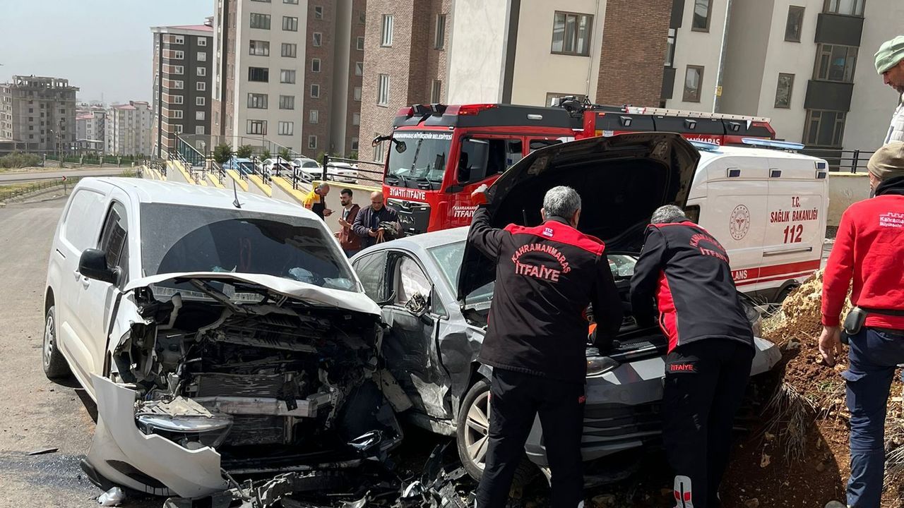 Kahramanmaraş’ta Trafik Kazası: İki Araç Çarpıştı, 3 Kişi Yaralandı