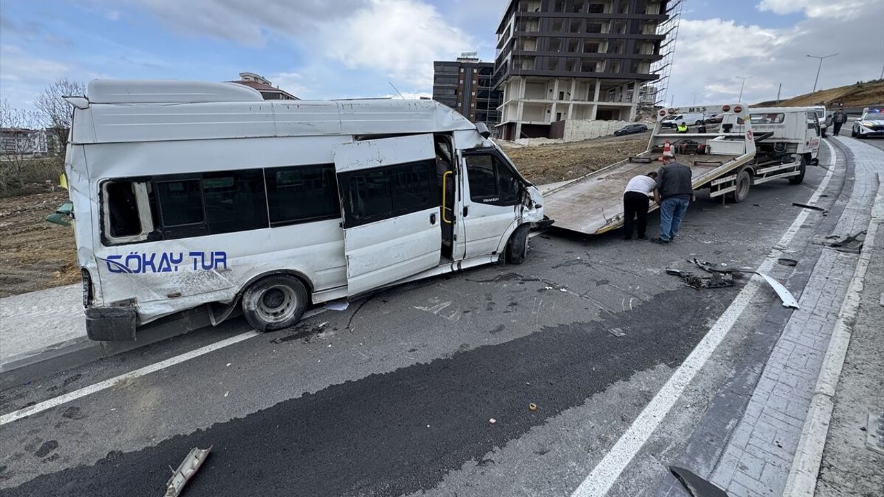Samsun'da okul servisiyle otomobil çarpıştığı trafik kazasında 1 yaralı