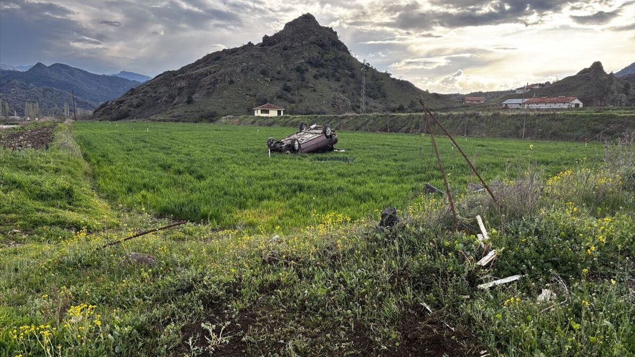 Çorum Osmancık trafik kazası: Buğday tarlasına devrilen otomobilin sürücüsü yaralandı