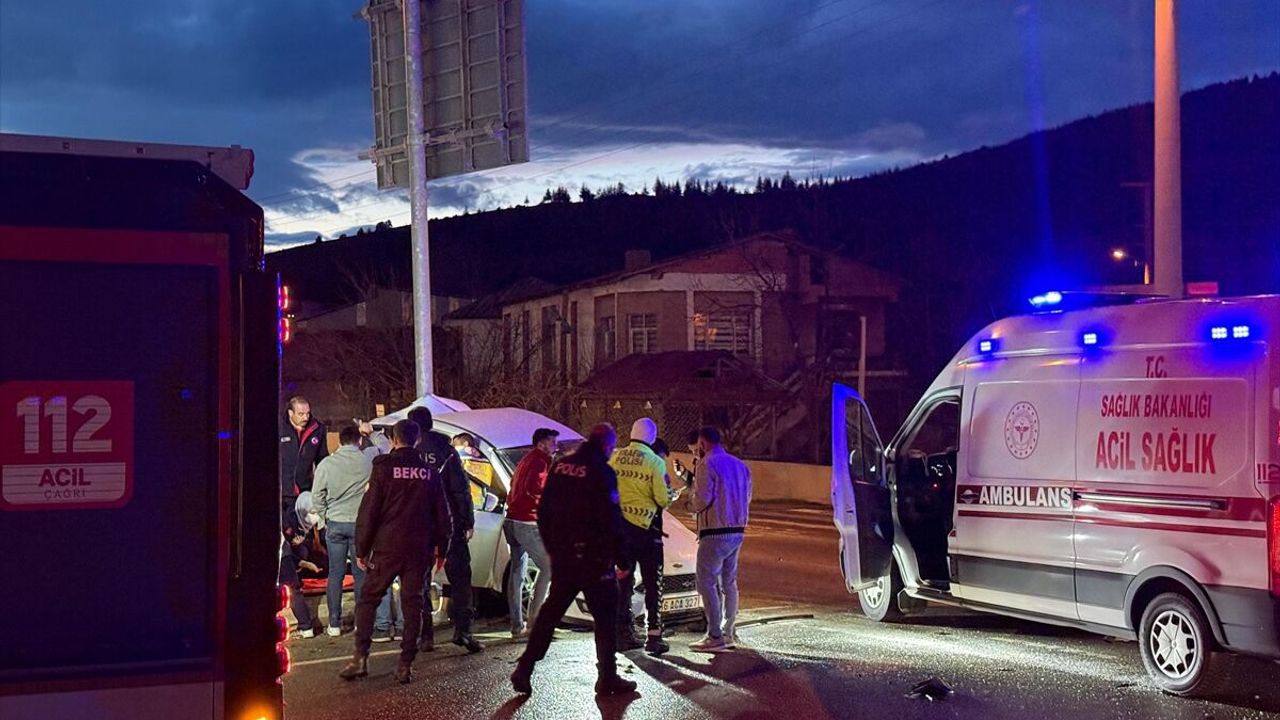 Kahramanmaraş Göksun trafik kazası: İki otomobilin çarpıştığı kazada 4 yaralı