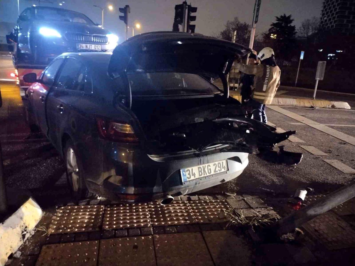 Kartal'da Trafik Kazası: 2 Yaralı