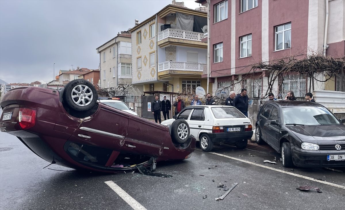 Kayseri'de Trafik Kazası: İki Yaralı
