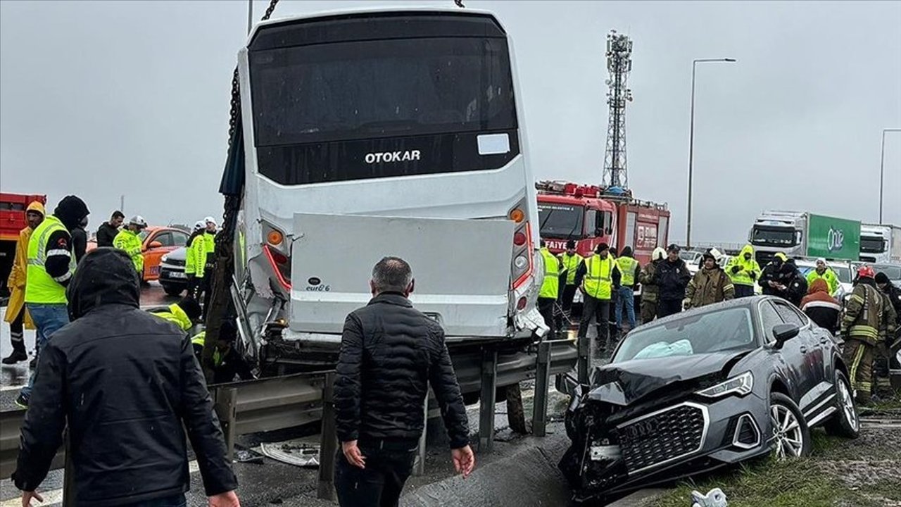 Polis servis aracının karıştığı kazada polis memuru şehit oldu