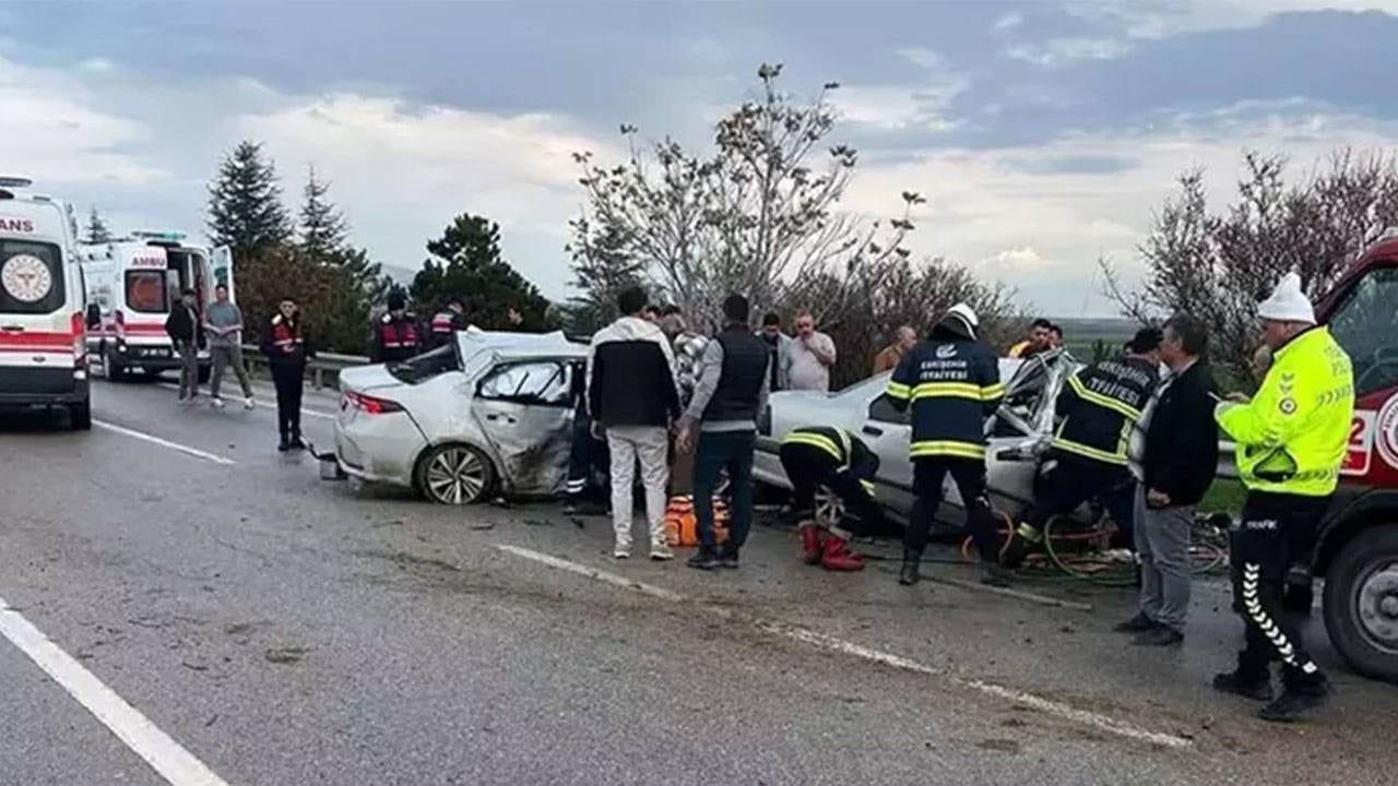 Eskişehir'de trafik kazası: 4 kişi öldü, 2 kişi ağır yaralandı