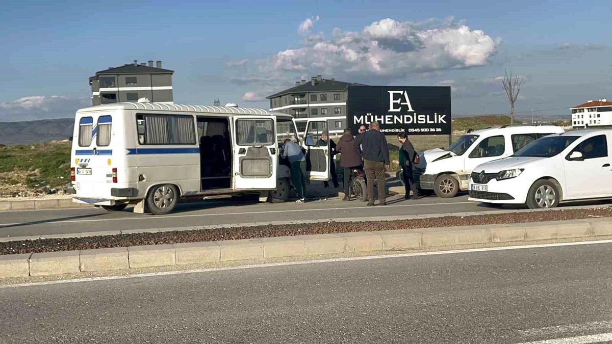 Eskişehir'de Trafik Kazası: 4 Yaralı