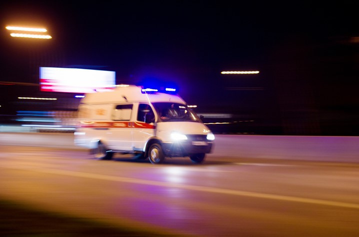 Kontrolden çıkan araç evin oturma odasına girdi