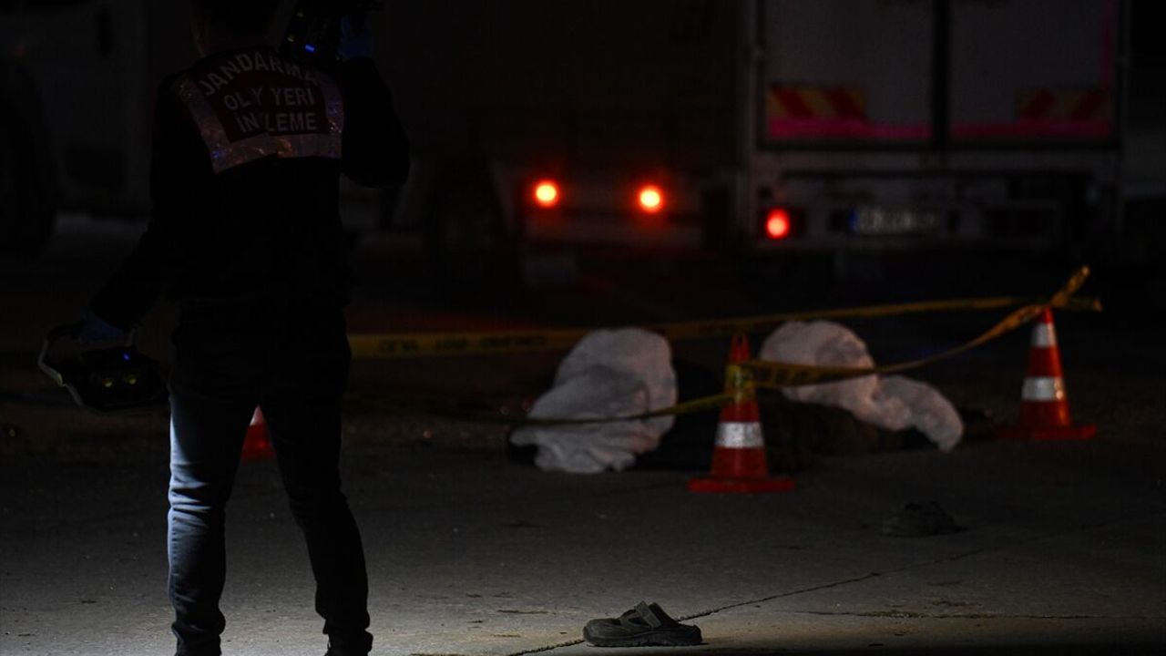 Ankara Mamak'ta feci trafik kazası: Takla atan arabanın çarptığı sürücü yaşamını yitirdi