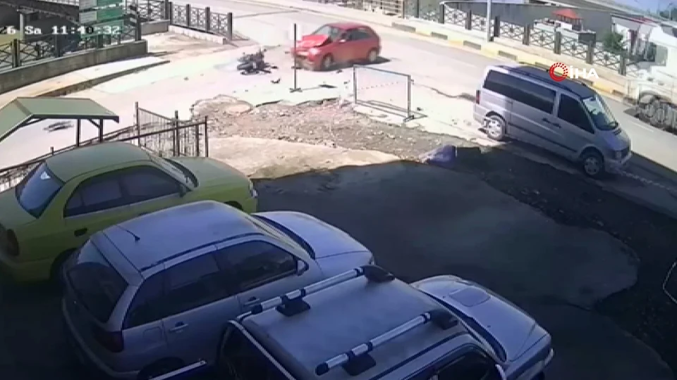 Artvin Arhavi'de ölümcül kaza: Motosikletlinin savrulma anı