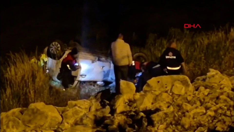 Isparta'da göl kenarına uçan otomobilin kaza anı kameraya yansıdı