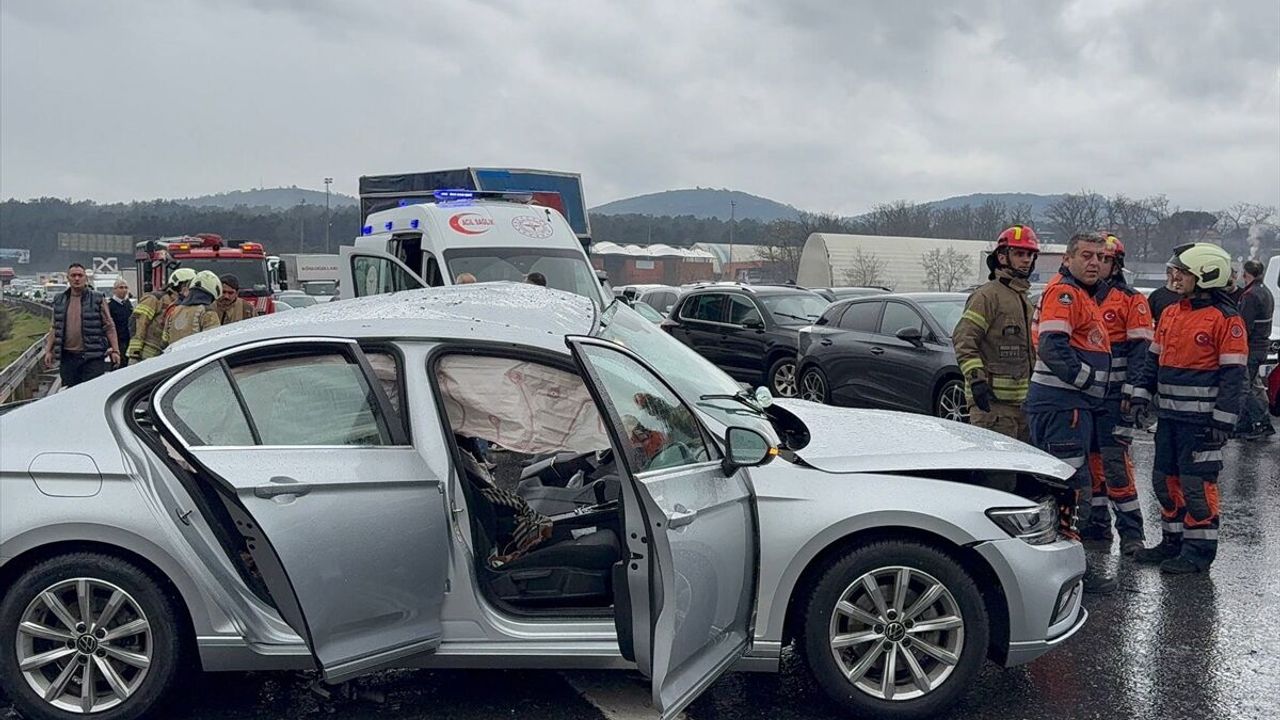 Çekmeköy trafik kazası: Kuzey Marmara Otoyolu'ndaki kazada 4 yaralı