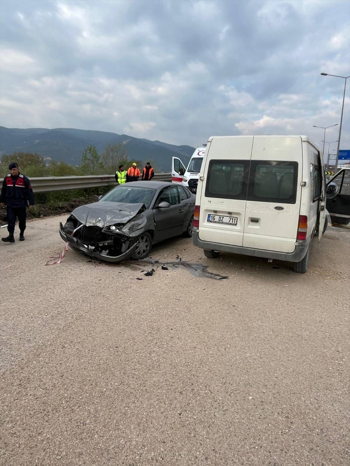 Osmaneli'nde Trafik Kazası: 3 Yaralı