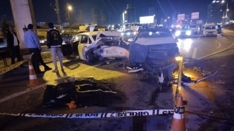 Aracından inen sürücü otomobil çarpması sonucu hayatını kaybetti