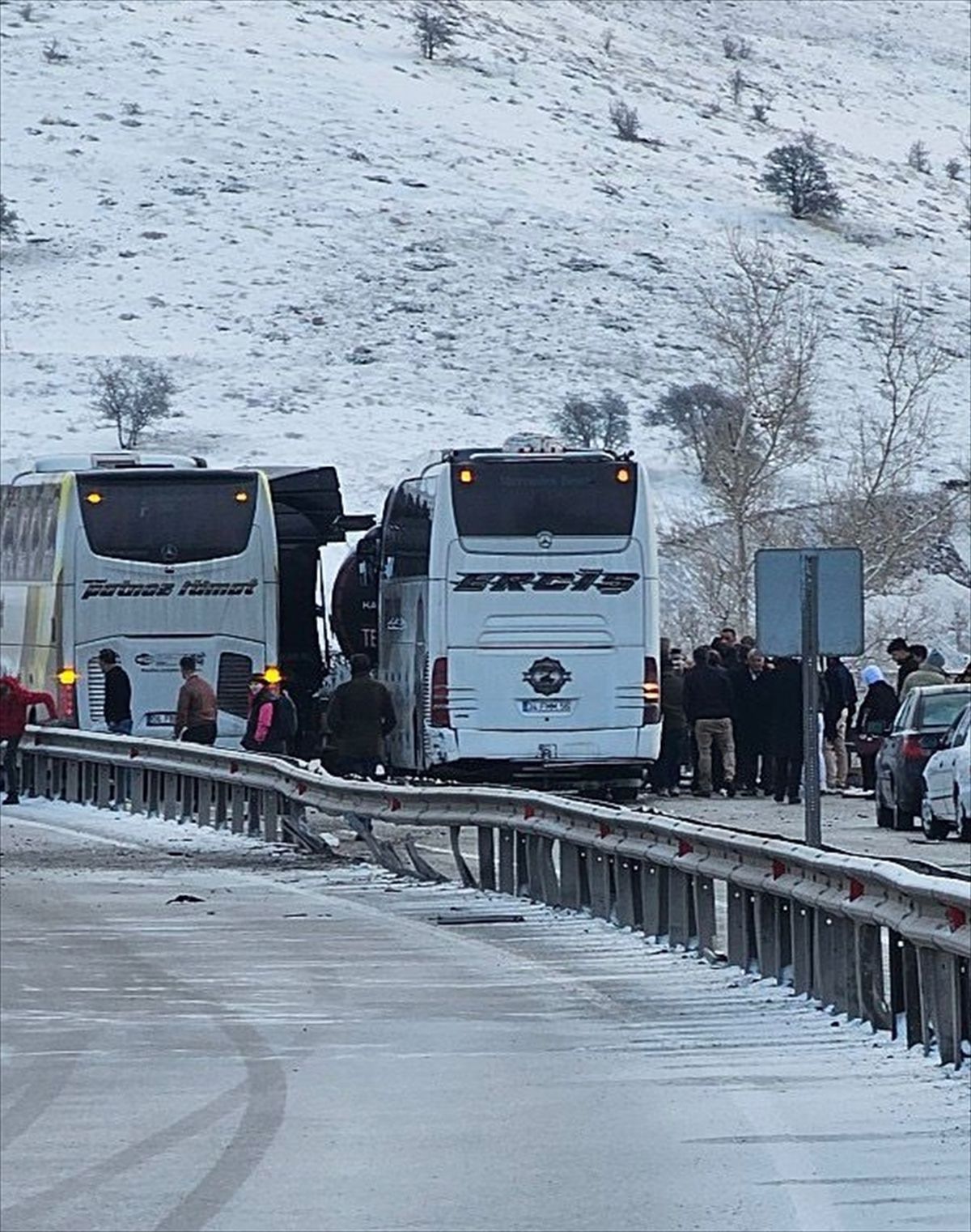 Aşkale'de Zincirleme Trafik Kazası: 5 Yaralı