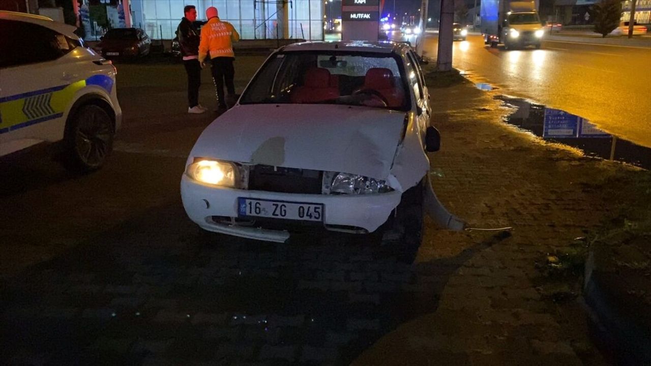 Bursa trafik kazası: Yerden telefonunu almak isterken araba çarpan yaya ağır yaralı