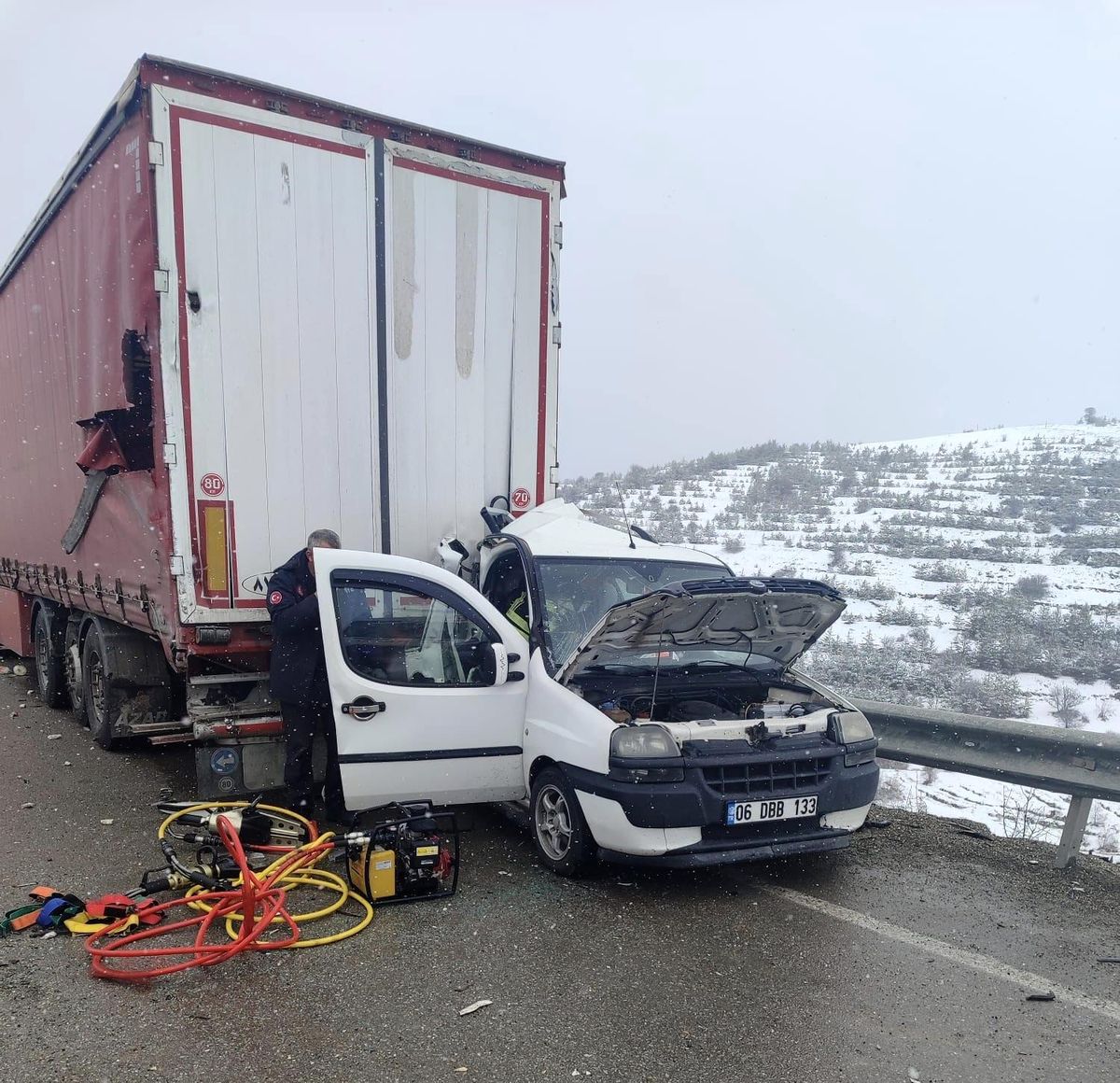 Erzurum'da Trafik Kazası: 2 Ölü, 3 Yaralı