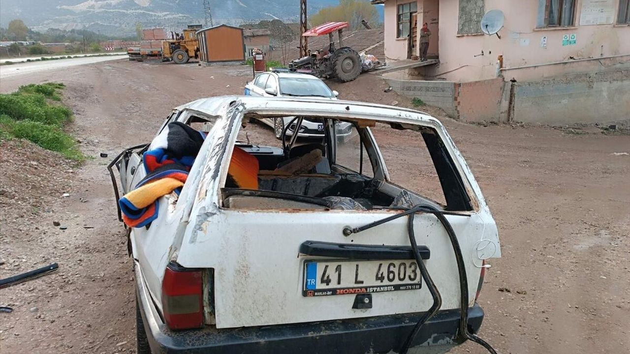 Sinop Boyabat'ta araba devrildi: 2 yaralı