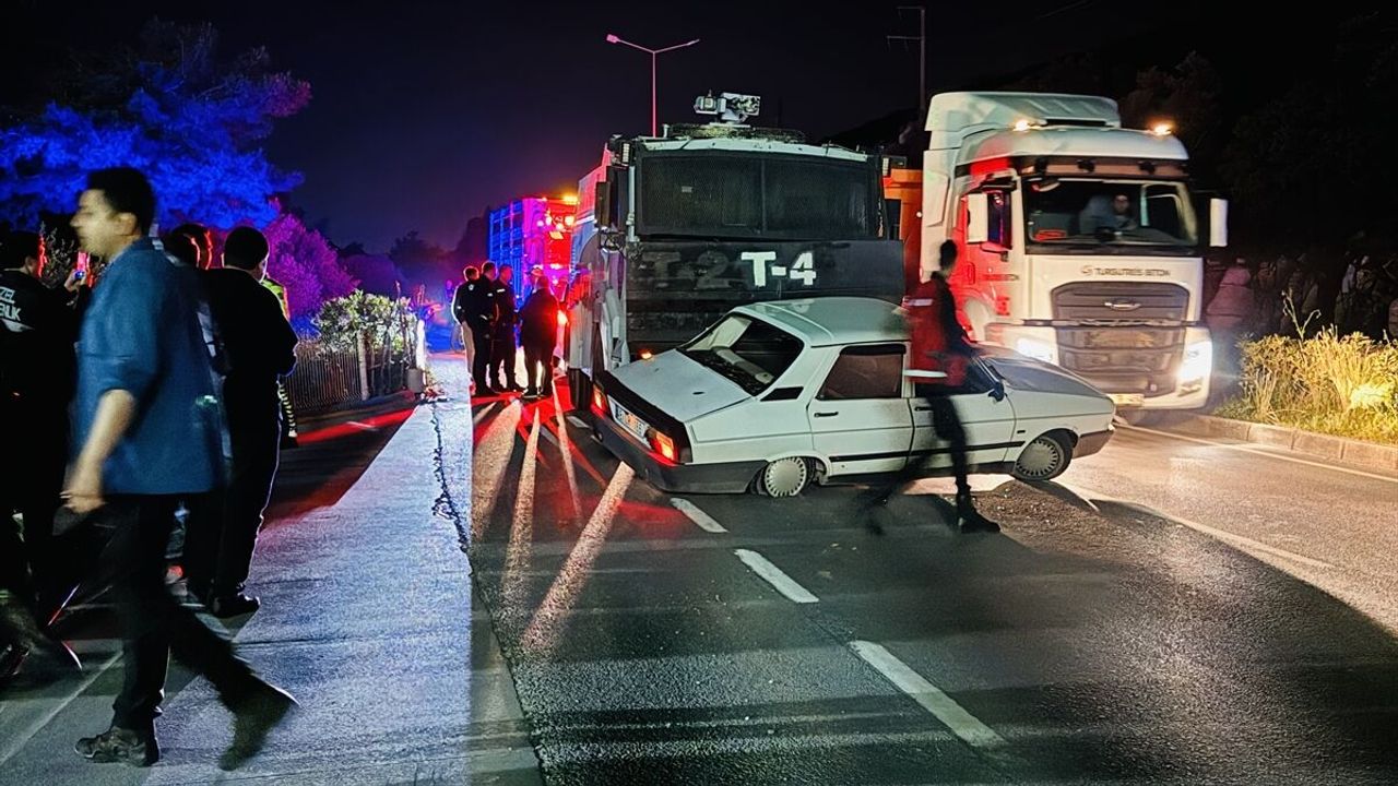 Bodrum'da trafik kazası: TOMA ile araba çarpıştı