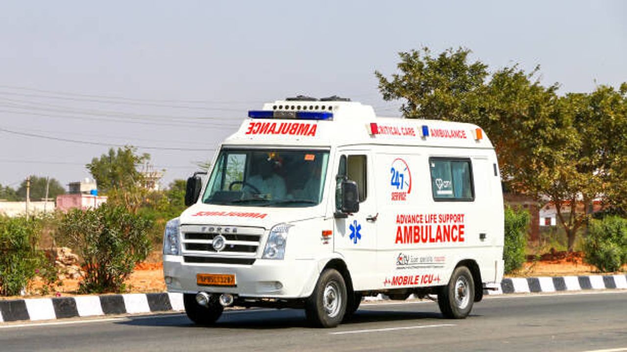 Hindistan'da zincirleme trafik kazası: 13 ölü, 30 yaralı