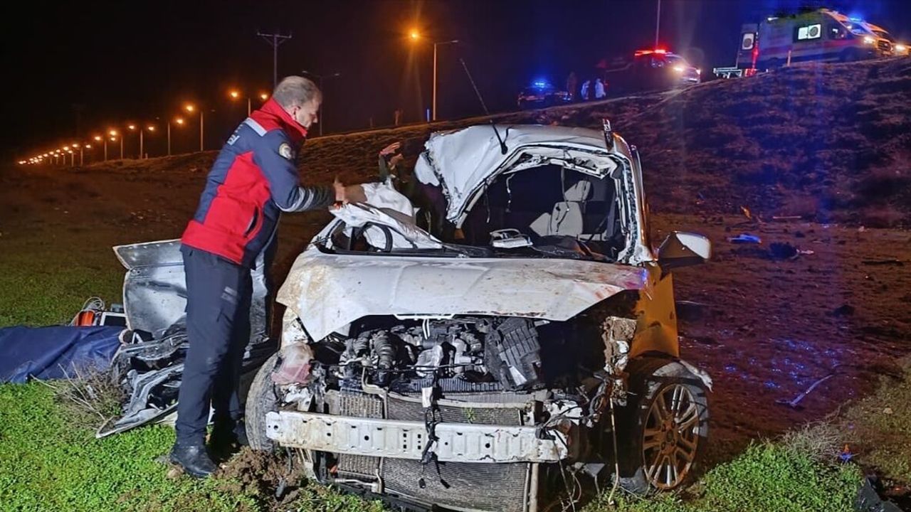 SON DAKİKA: Şırnak Cizre'de aracın şarampole devrildiği trafik kazasında 1 ölü, 1 yaralı
