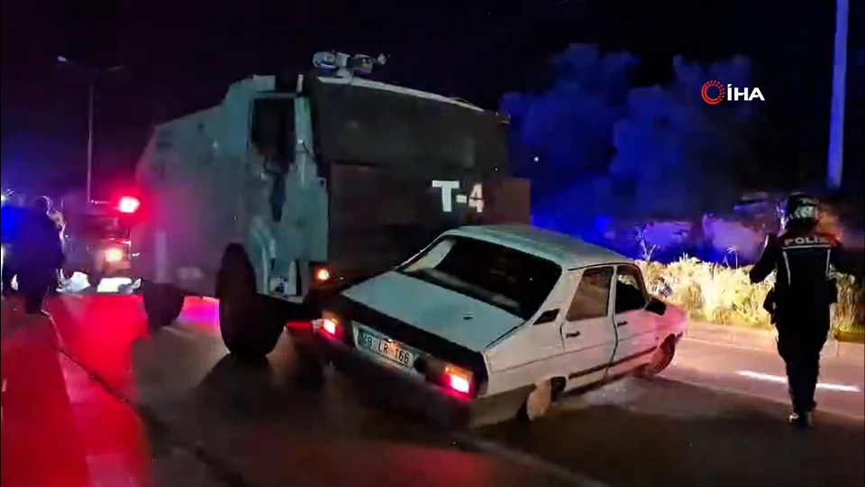 Bodrum'da trafik kazası: TOMA'nın çarptığı araçta beş yaralı