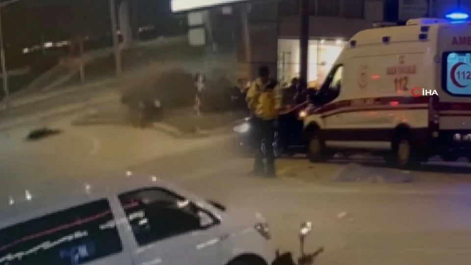 İzmir Karşıyaka'da otomobille çarpışan motosikletli can verdi